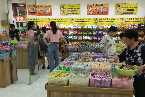 零食加盟店經(jīng)營重點(diǎn)：維護(hù)客源，抓住回頭客